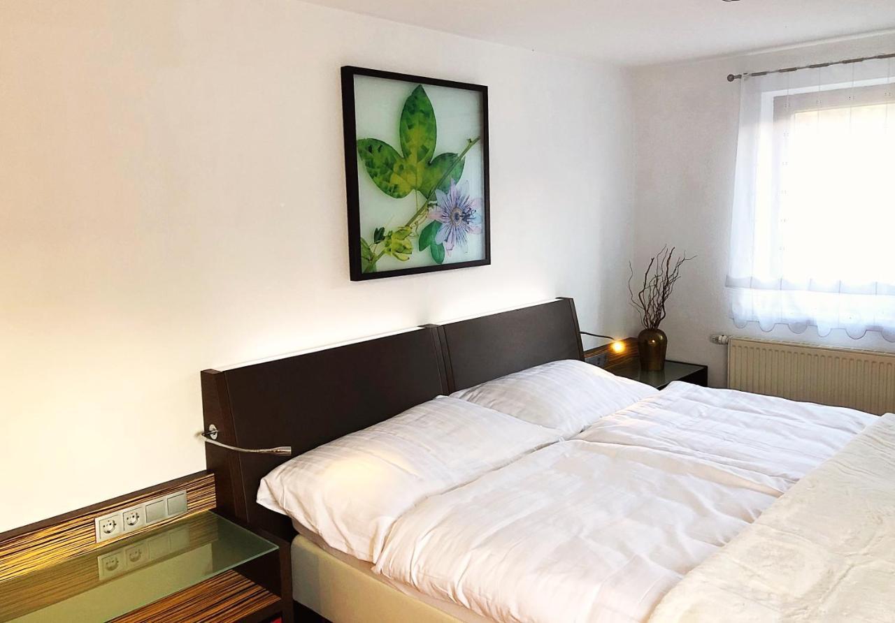 90qm große Wohnung mit 2 Schlafzimmer und Gartenterasse Altensteig Exterior foto